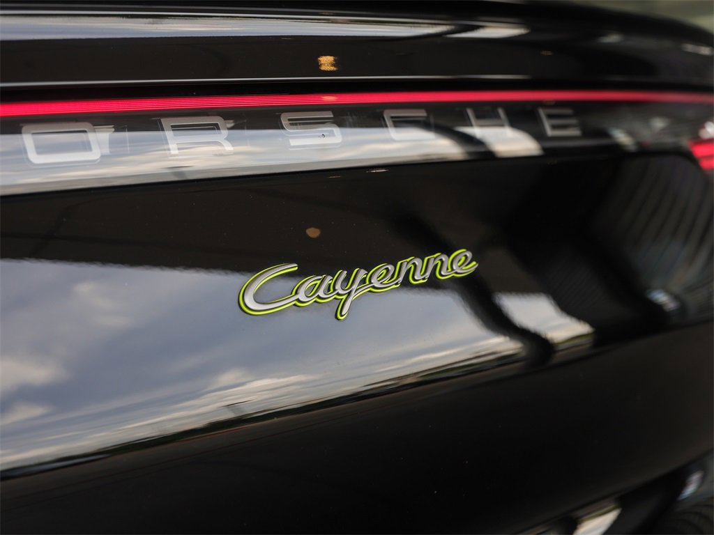 Certified 2023 Porsche Cayenne Platinum Edition image 17