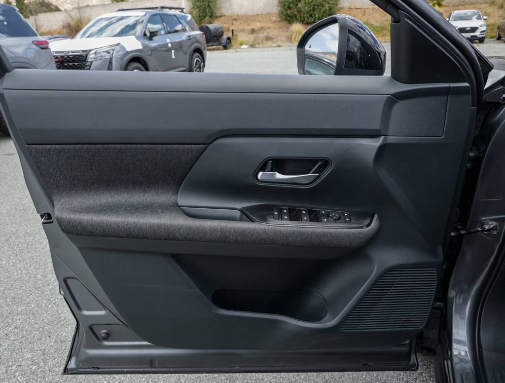 Used 2025 Nissan Kicks SV FWD image 13