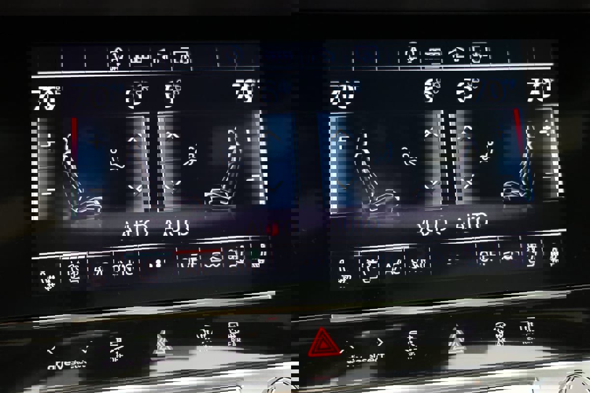 Used 2023 Audi RS 6 w/ Driver Assistance Package image 43