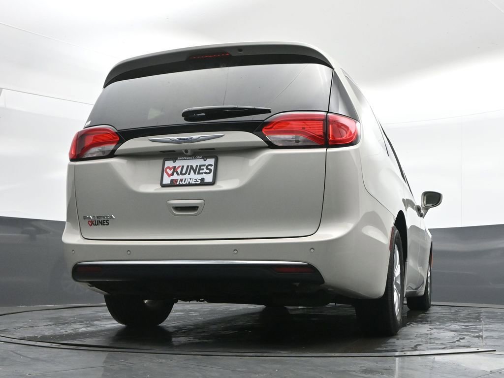 Used 2019 Chrysler Pacifica Touring Plus w/ Cold Weather Group image 42