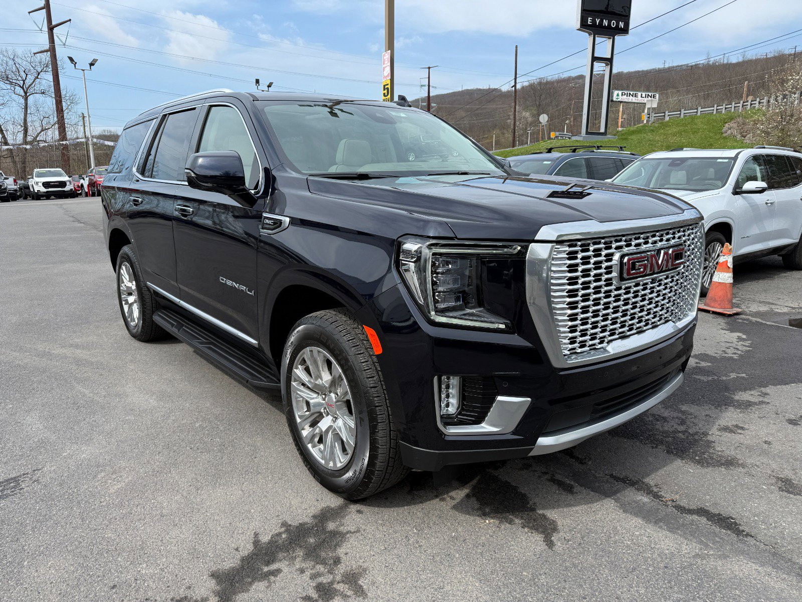 Used 2024 GMC Yukon Denali AWD/4WD image 7
