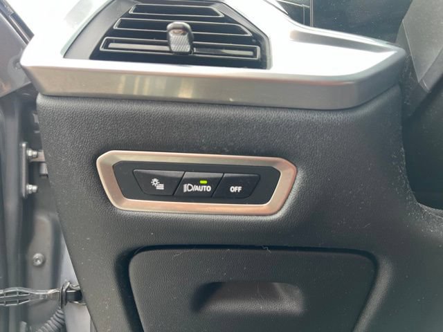 Used 2024 BMW X7 xDrive40i w/ Premium Package AWD/4WD image 25
