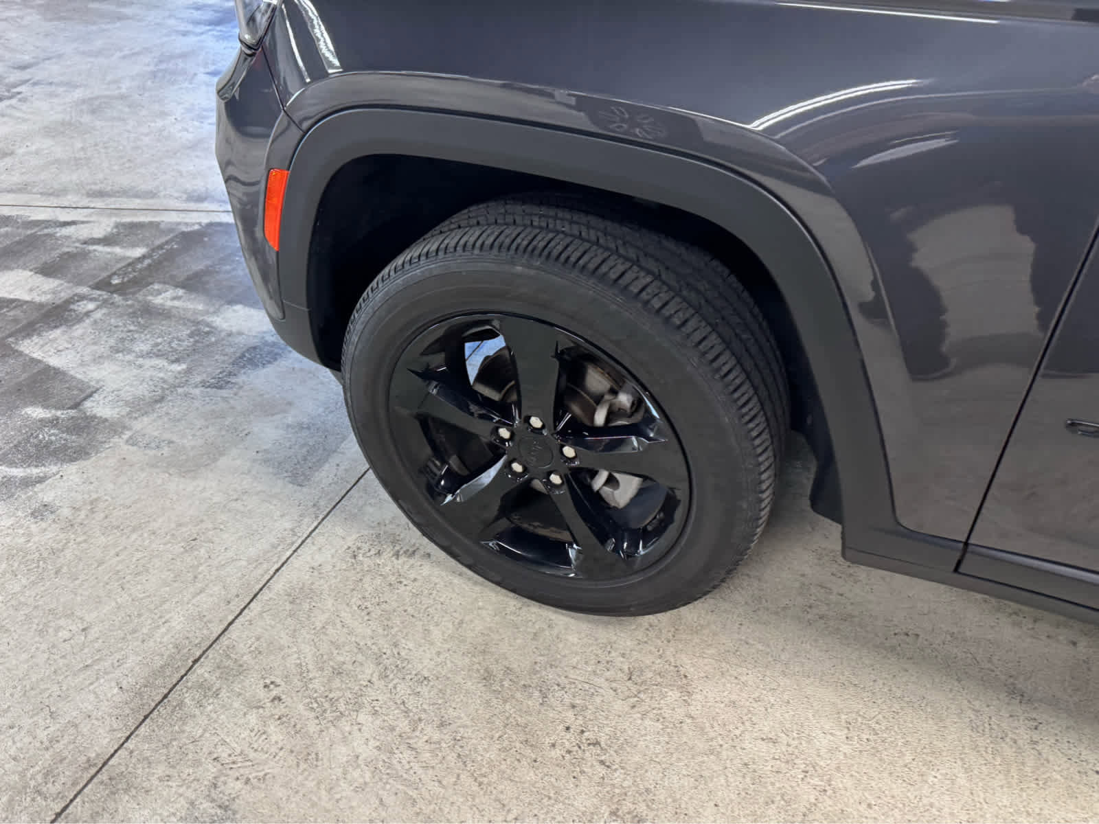 Used 2023 Jeep Grand Cherokee Altitude image 9