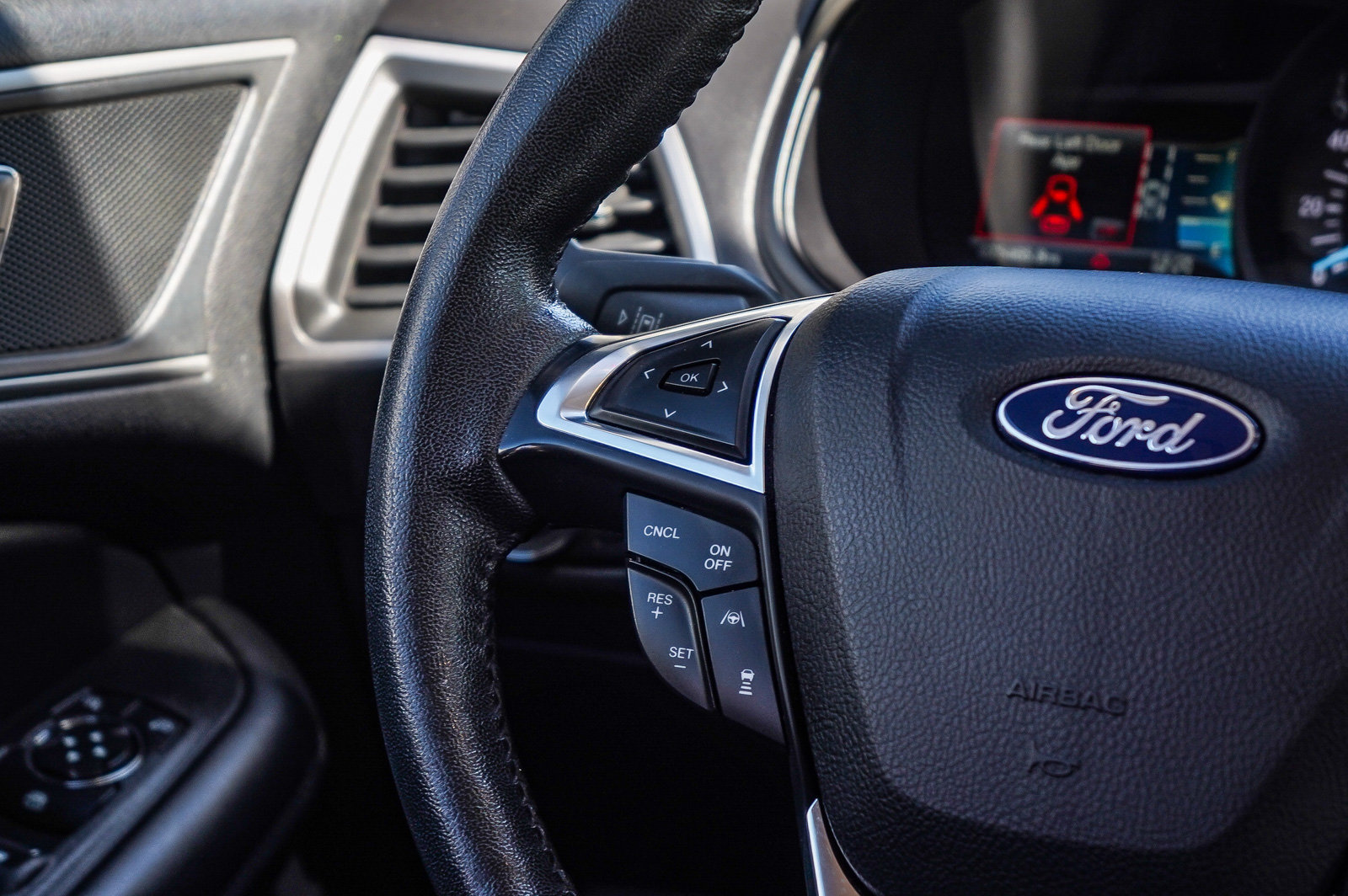 Used 2022 Ford Edge SEL AWD/4WD image 16