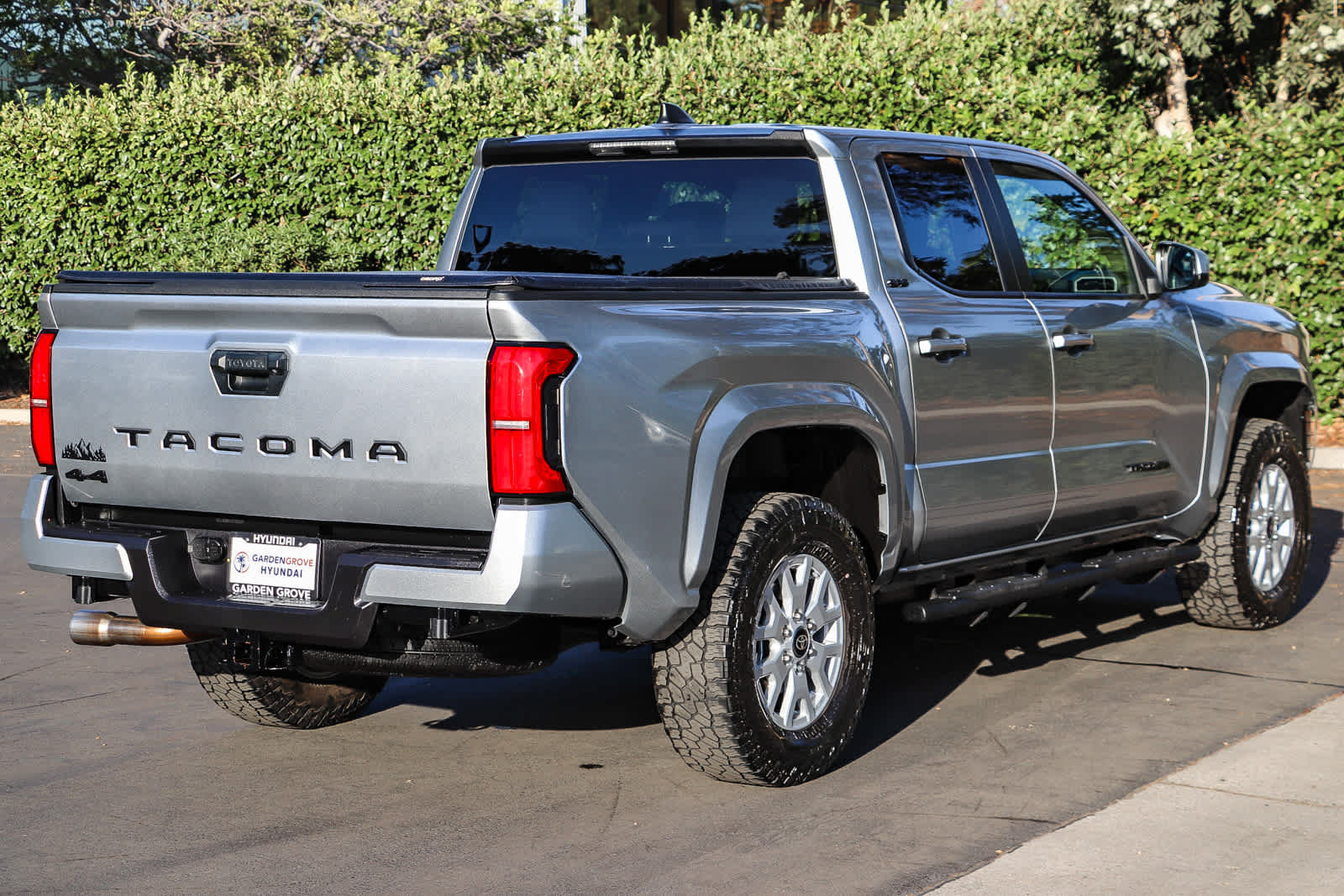 Used 2025 Toyota Tacoma SR5 AWD/4WD image 6
