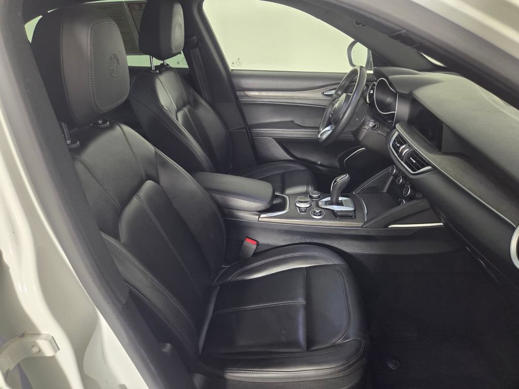 Used 2023 Alfa Romeo Stelvio Ti AWD/4WD image 32