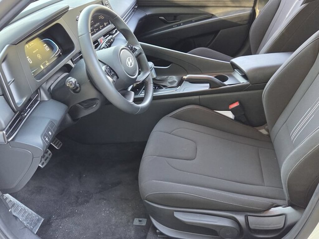 Used 2026 Hyundai Elantra Sport FWD image 6