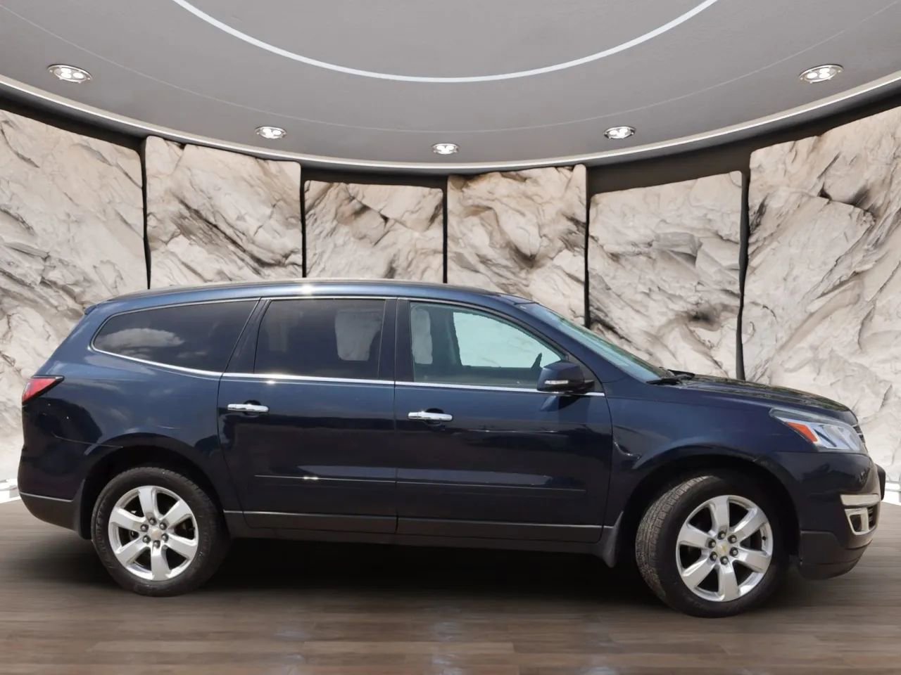 Used 2016 Chevrolet Traverse LT w/ Style and Technology Package image 4