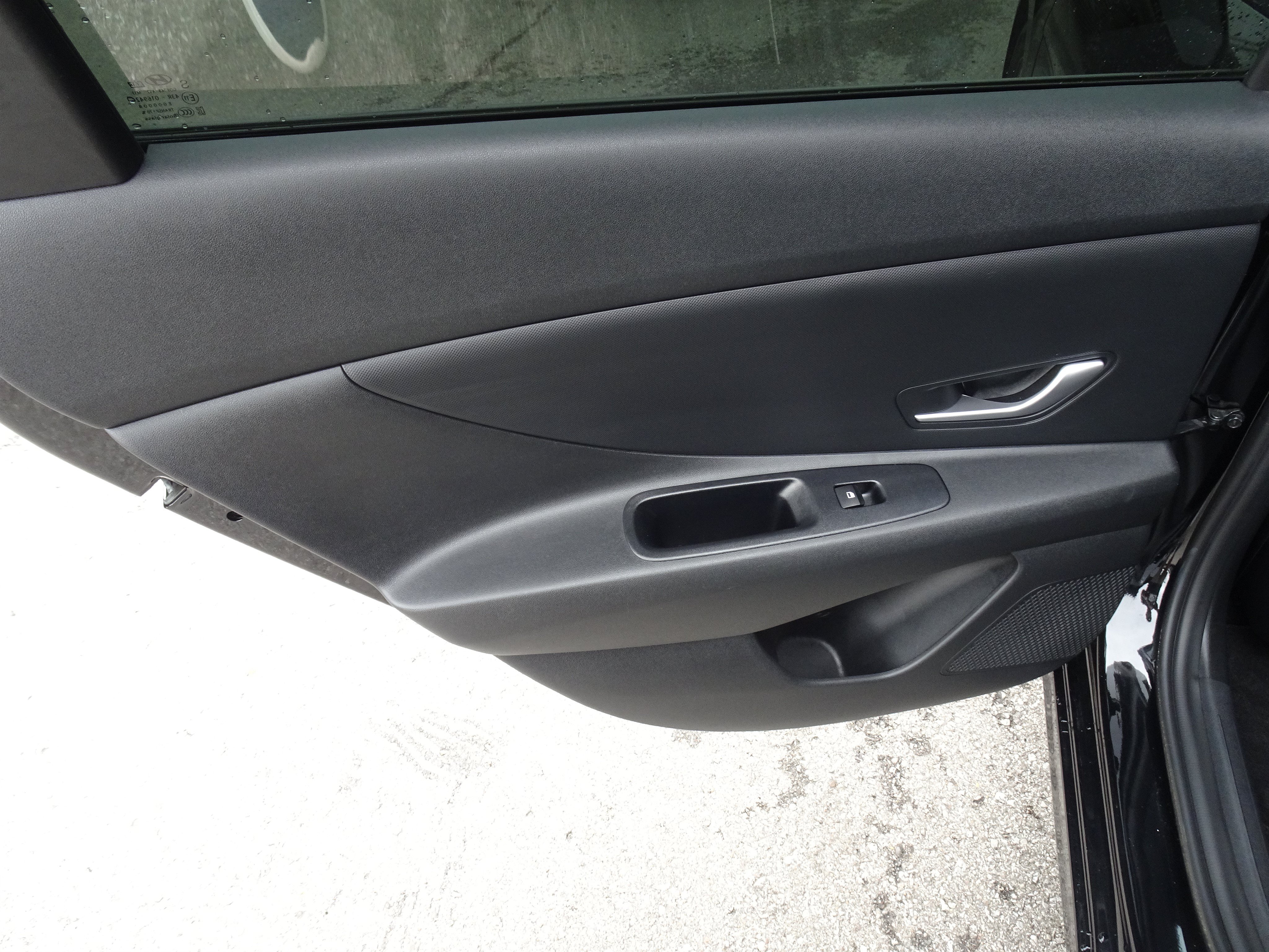 Used 2024 Hyundai Elantra SE FWD image 14