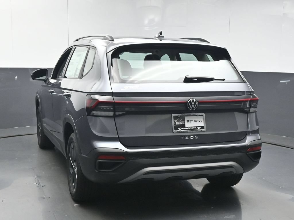 Used 2025 Volkswagen Taos SE FWD image 6