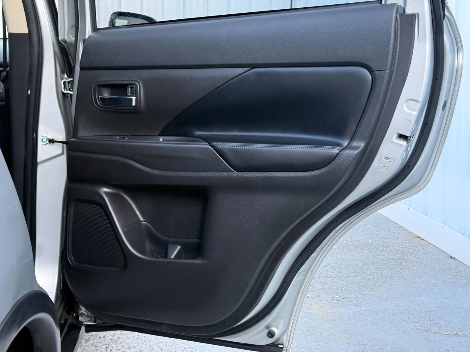 Used 2020 Mitsubishi Outlander SE FWD image 18