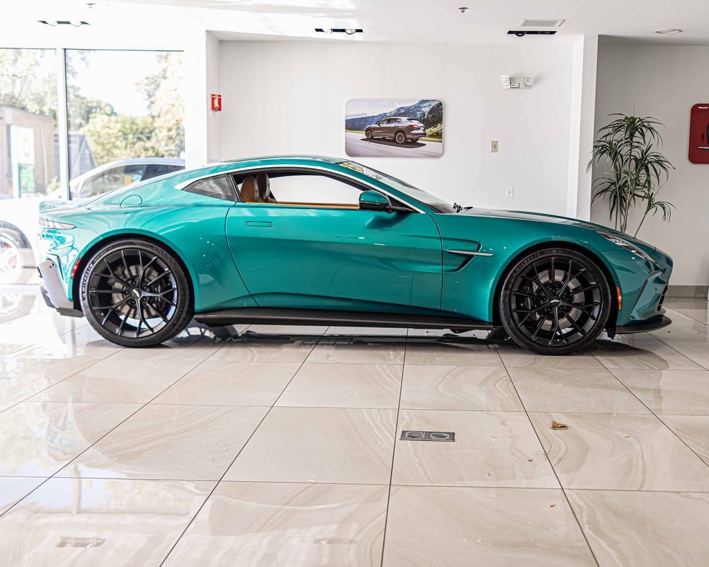 Used 2025 Aston Martin V8 Vantage Coupe image 9