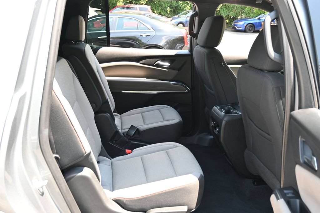 Used 2024 Chevrolet Traverse LT FWD image 32