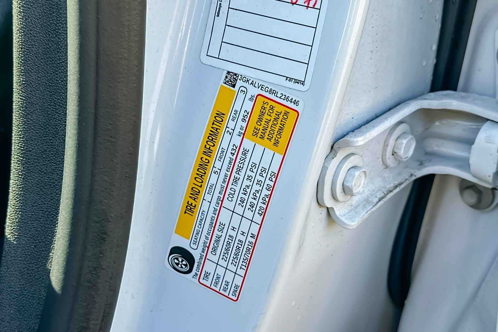 Used 2024 GMC Terrain SLT image 40