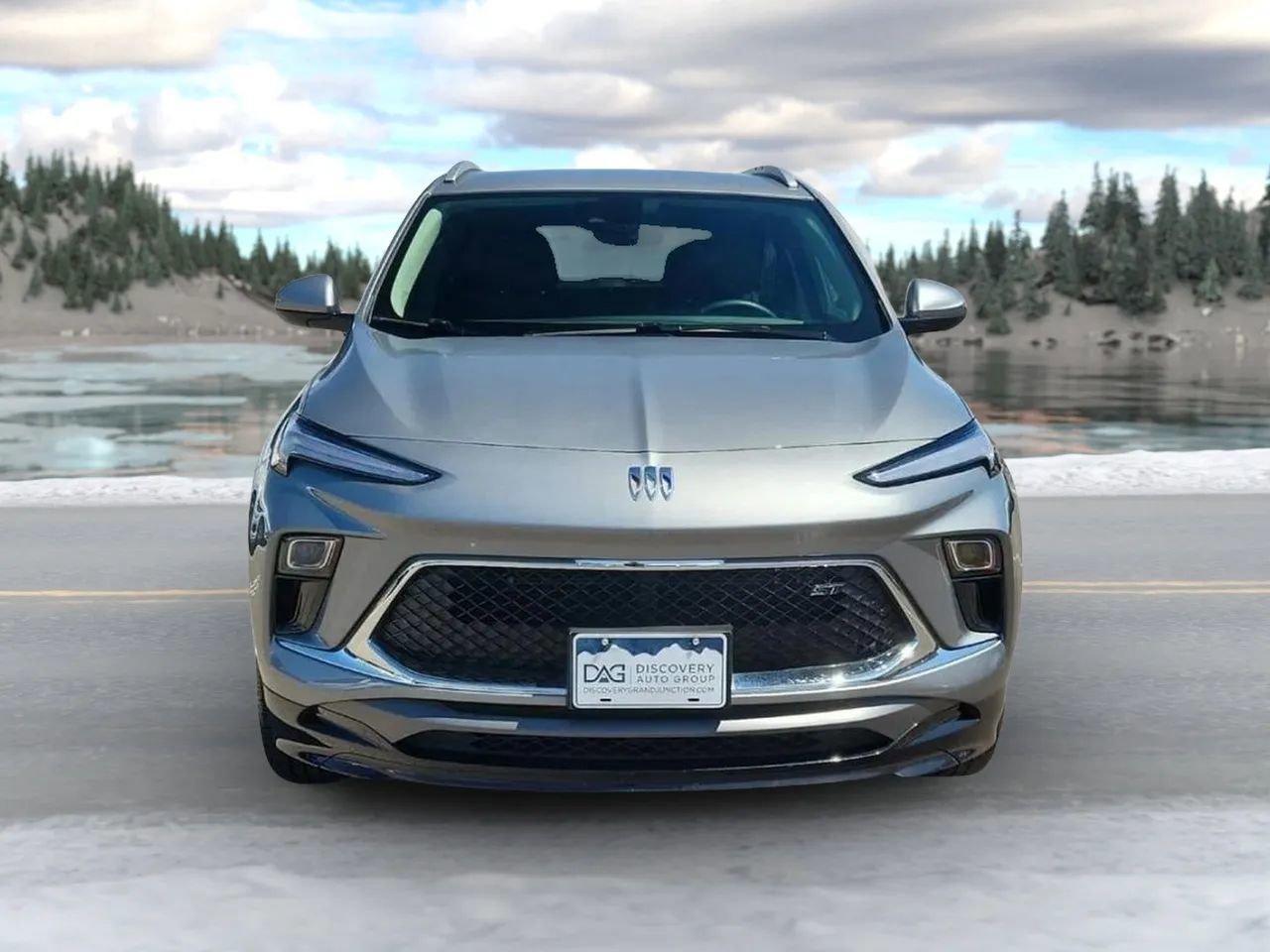 Used 2024 Buick Encore GX Sport Touring image 2