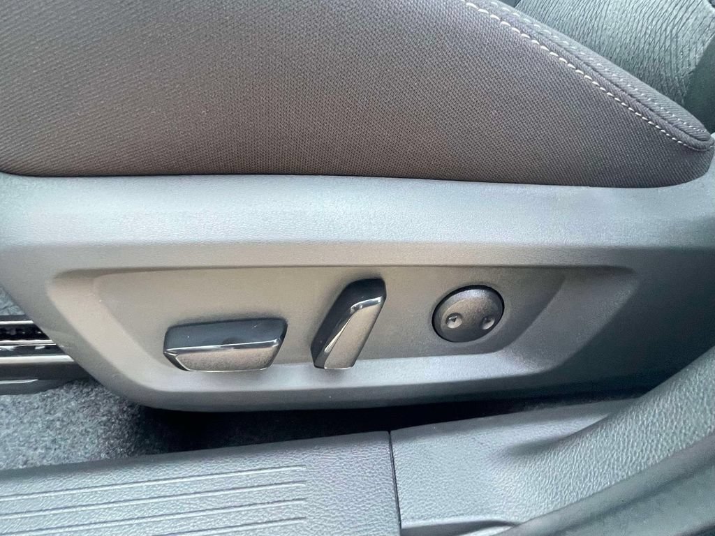 New 2026 Nissan Rogue SV FWD image 17