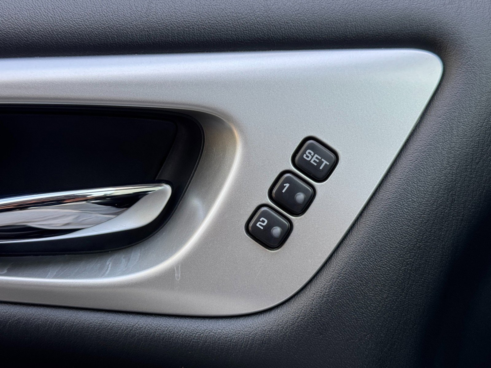 Used 2020 Nissan Pathfinder SL image 16