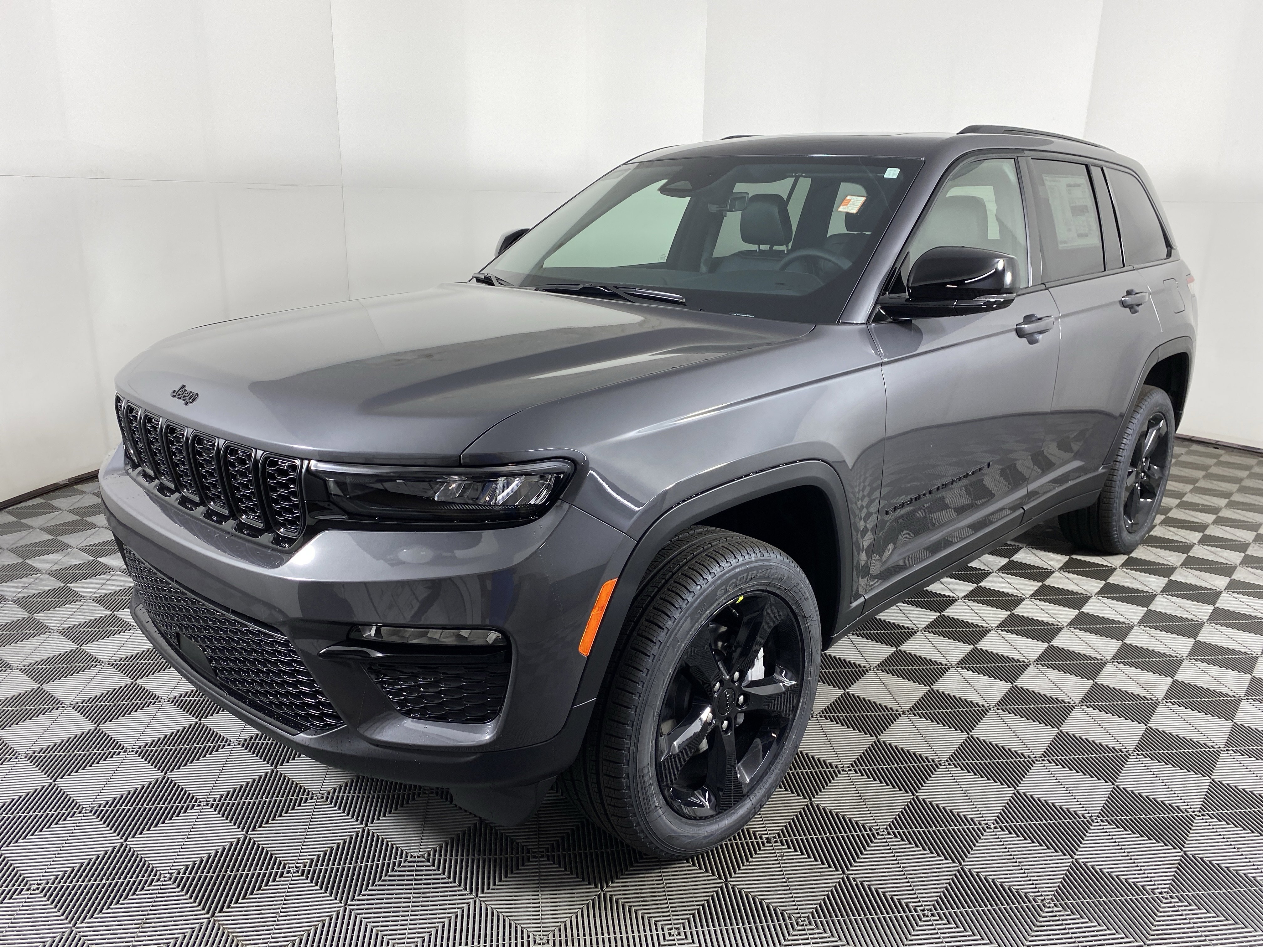 New 2025 Jeep Grand Cherokee Limited w/ Black Appearance Package image 11