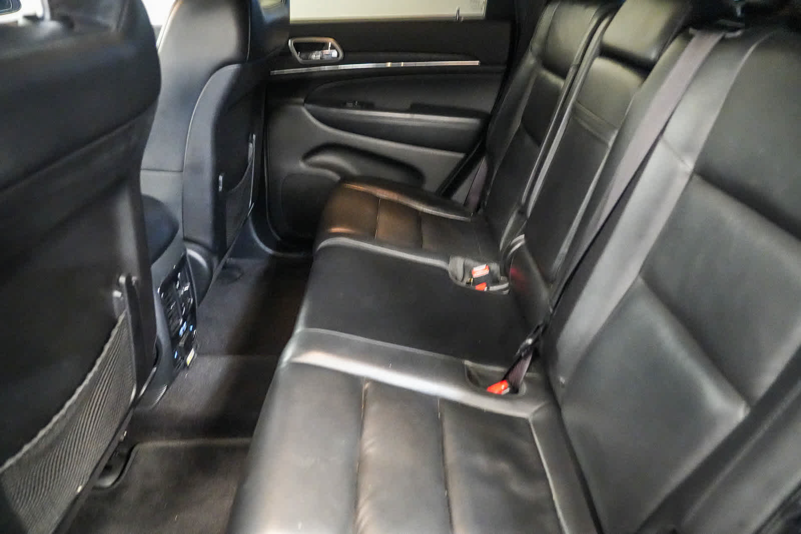 Used 2018 Jeep Grand Cherokee Limited AWD/4WD image 18
