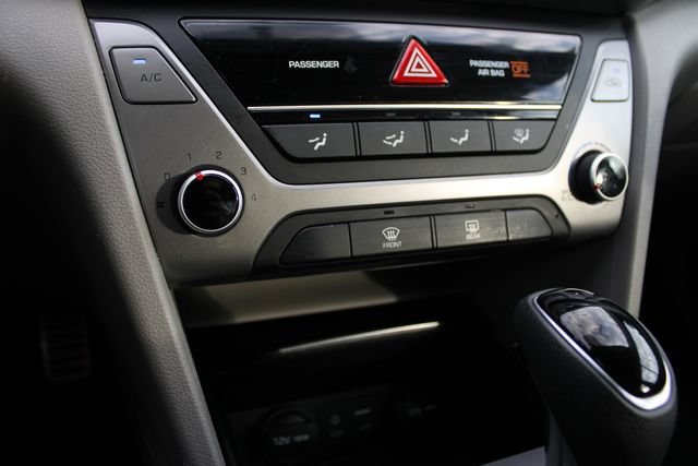 Used 2017 Hyundai Elantra SE FWD image 11