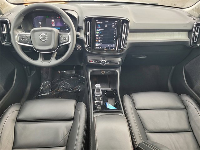 Used 2023 Volvo XC40 B5 Plus image 16