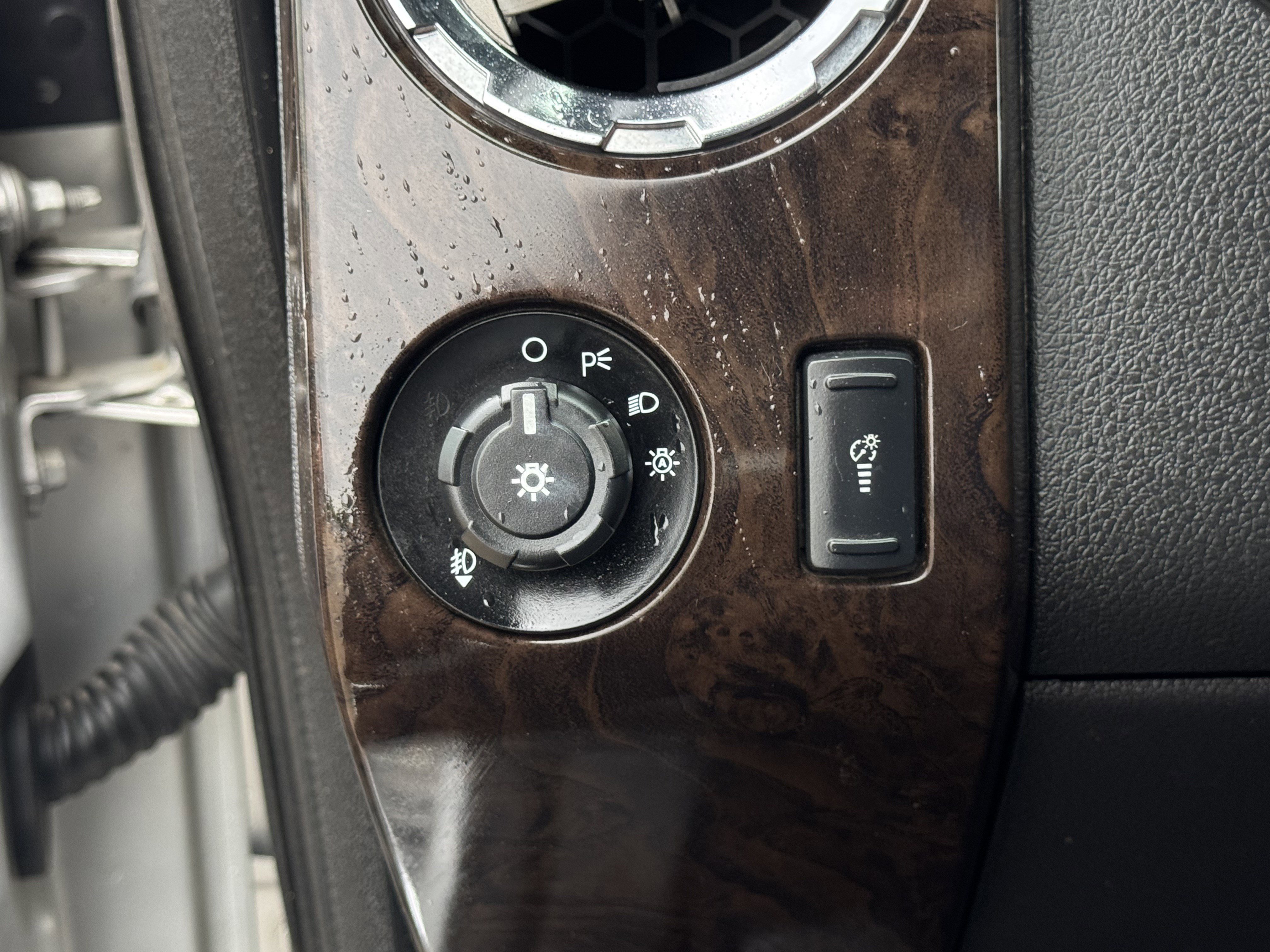 Used 2014 Ford F250 Platinum w/ FX4 Off-Road Package image 25