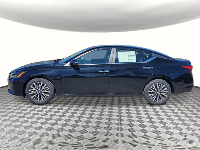 New 2025 Nissan Altima 2.5 SV image 2