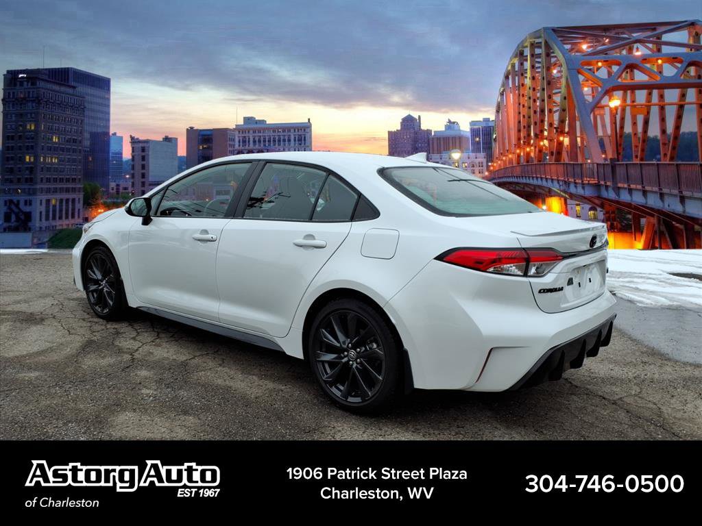 Used 2023 Toyota Corolla SE w/ Carpet Mat Package (TMS) image 5