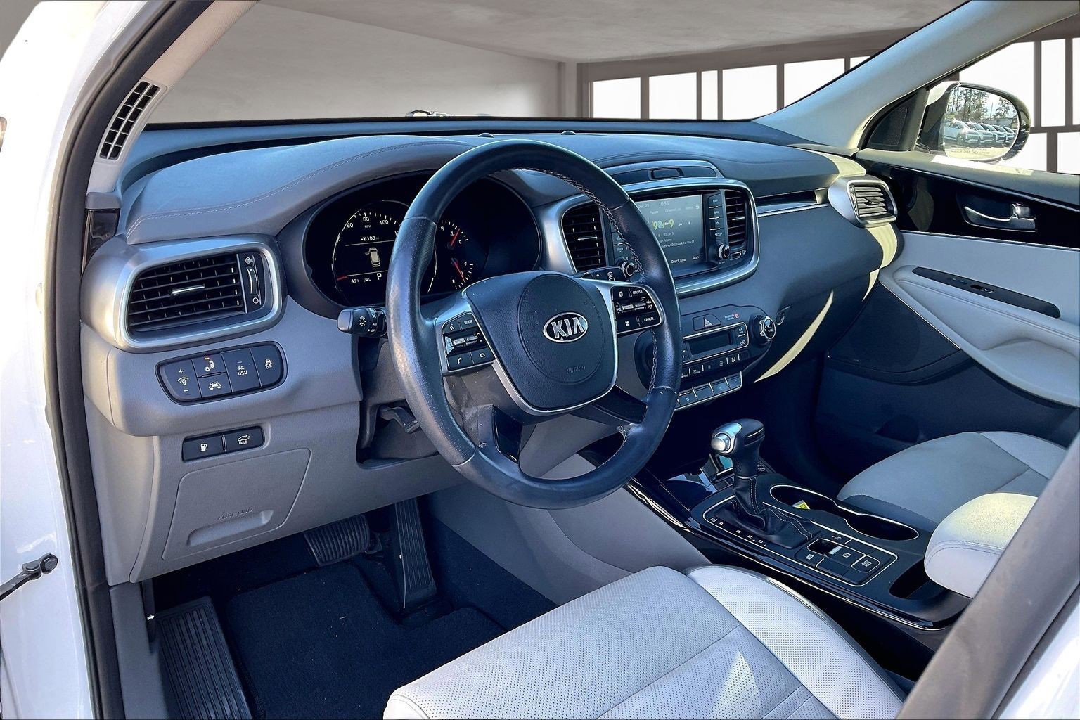 Used 2019 Kia Sorento SX image 17