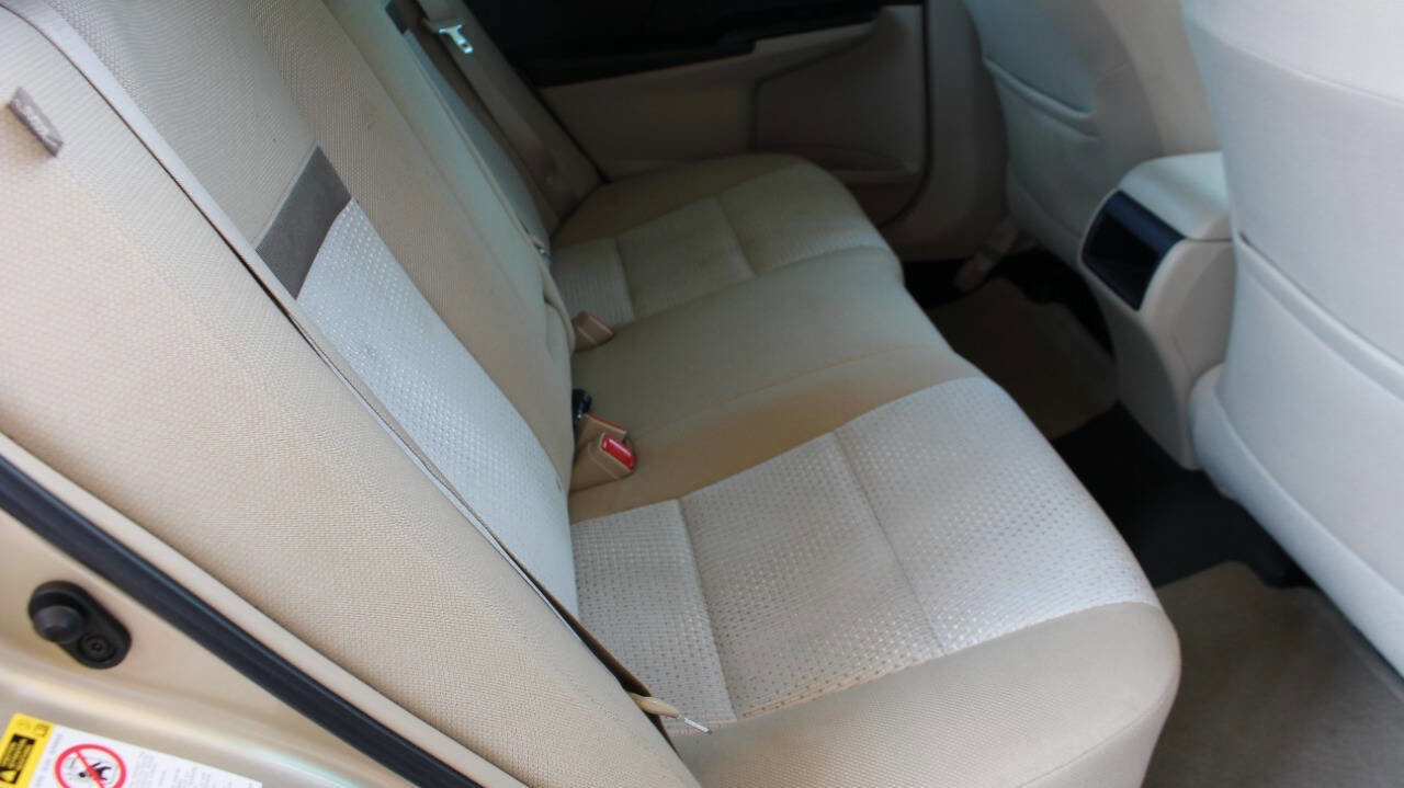 Used 2012 Toyota Camry LE image 28