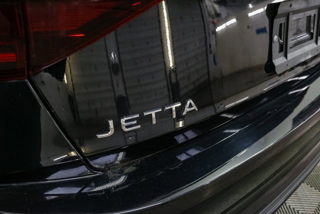 Used 2023 Volkswagen Jetta SE image 9