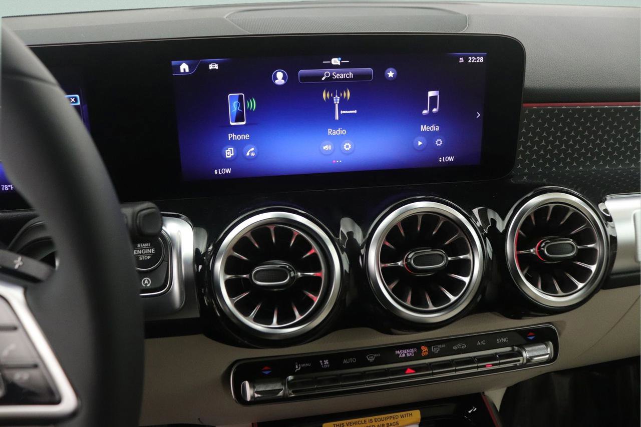 New 2026 Mercedes-Benz GLB 250 image 5