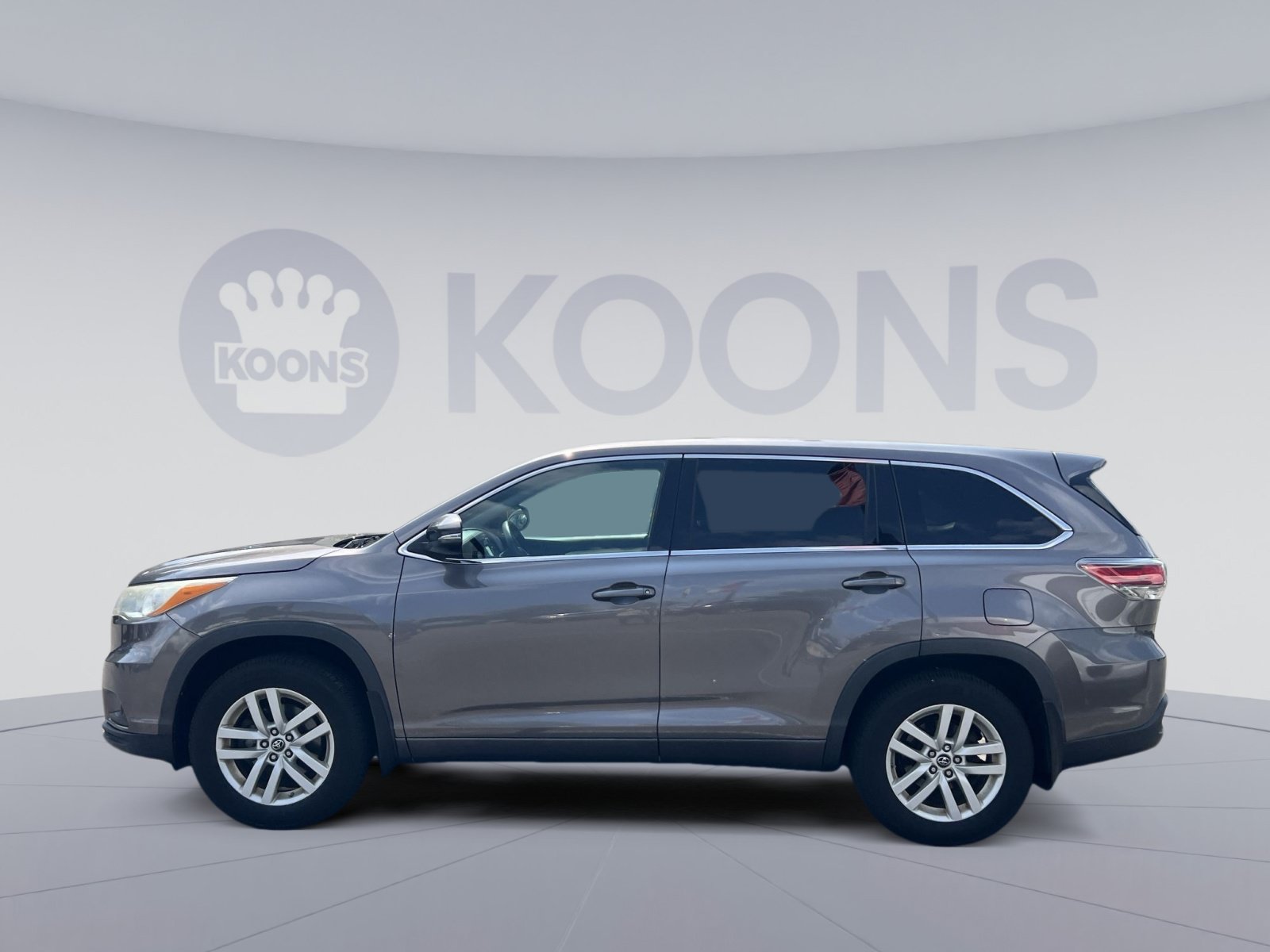 Used 2016 Toyota Highlander LE AWD/4WD image 2