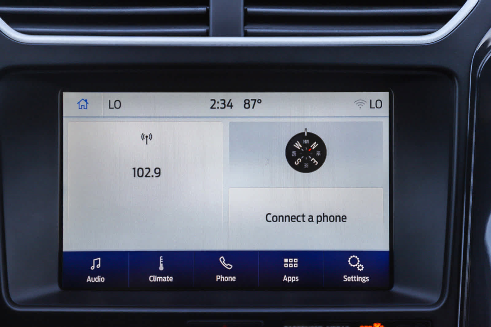 Used 2018 Ford Explorer XLT w/ Equipment Group 201A AWD/4WD image 17