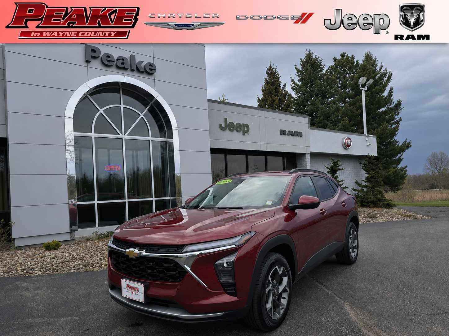 Used 2024 Chevrolet Trax LT FWD image 1