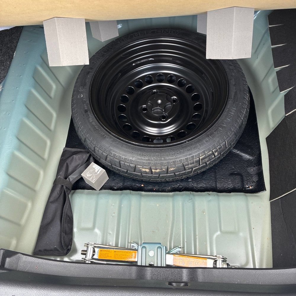 Used 2021 Nissan Versa SV FWD image 8