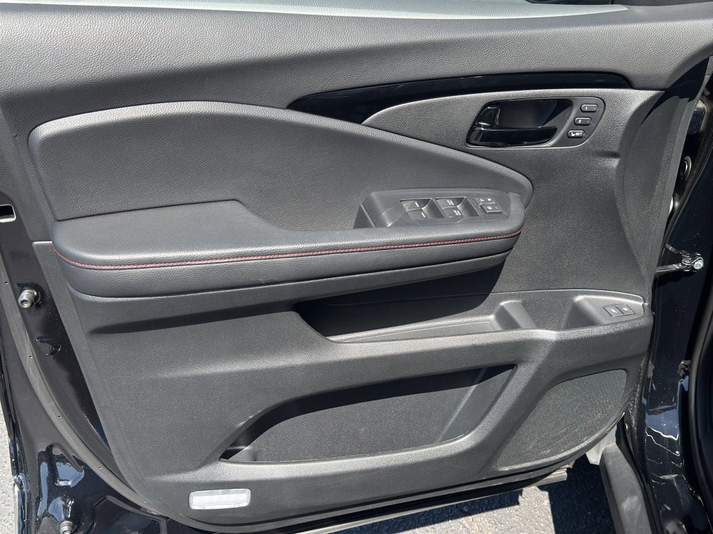 Used 2025 Honda Passport Black Edition image 9
