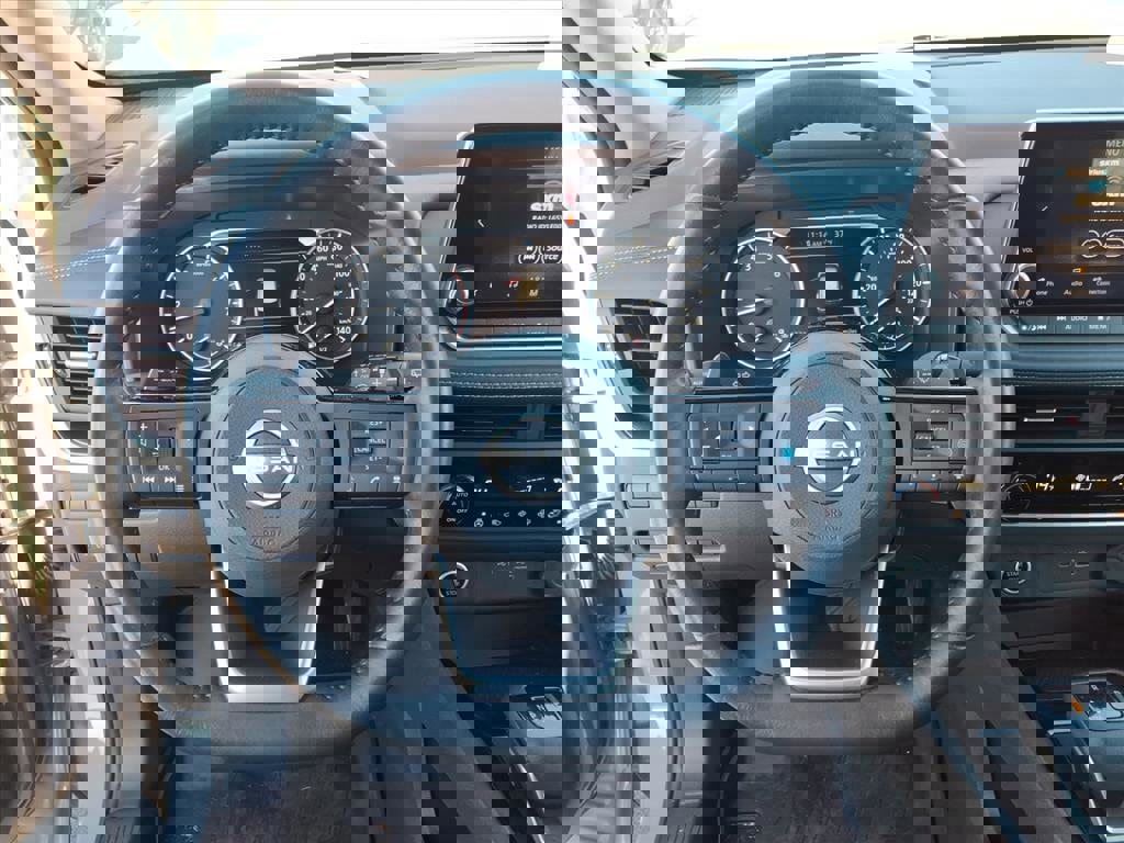 Used 2023 Nissan Rogue SV w/ SV Premium B Package image 21