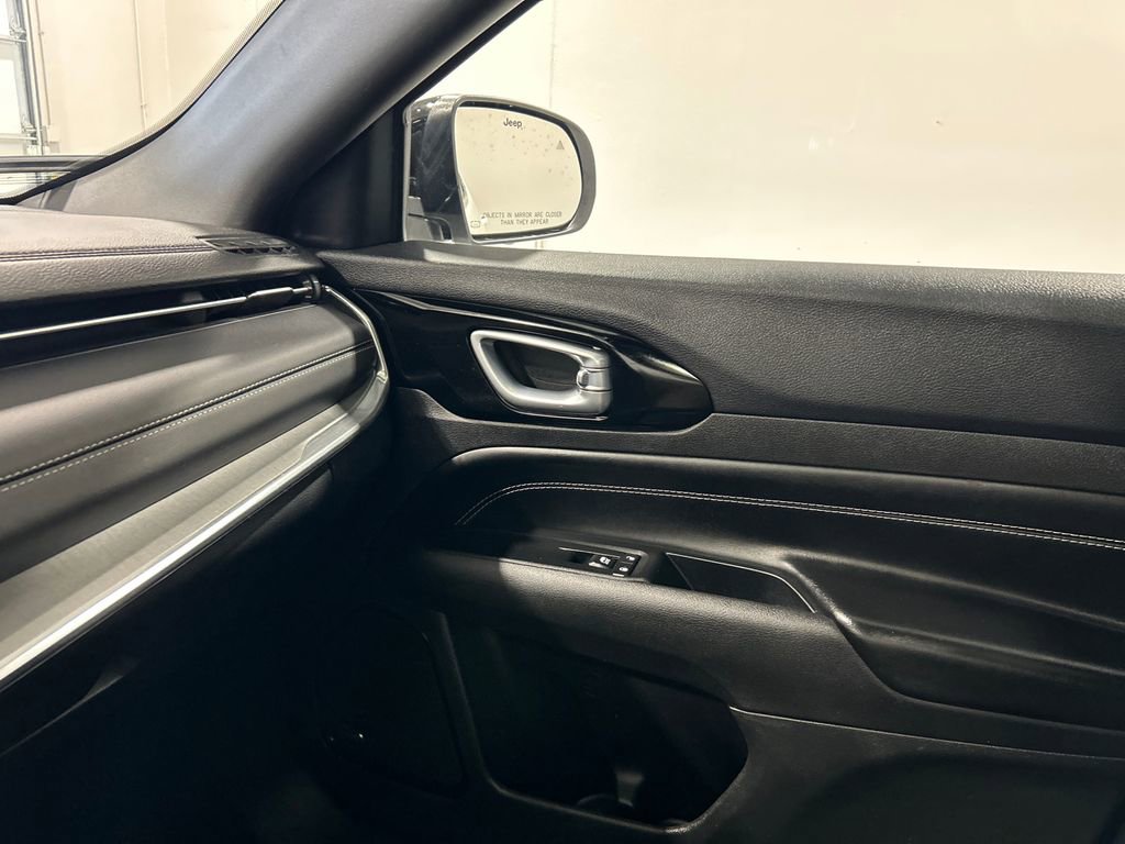 Used 2023 Jeep Compass High Altitude w/ Driver Assist Group I image 27