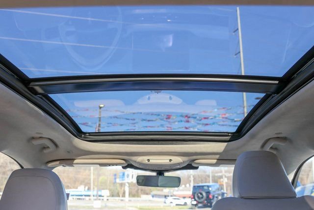 Used 2022 Lincoln Nautilus Black Label w/ Class II Trailer Tow Package image 10