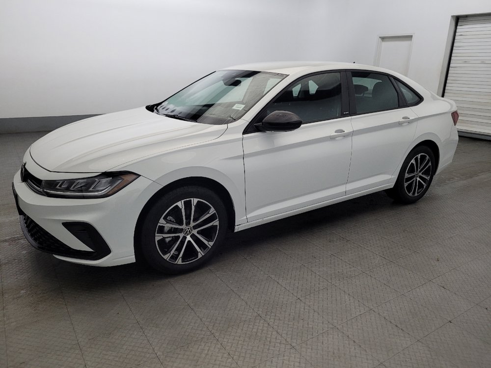 Used 2025 Volkswagen Jetta Sport FWD image 2