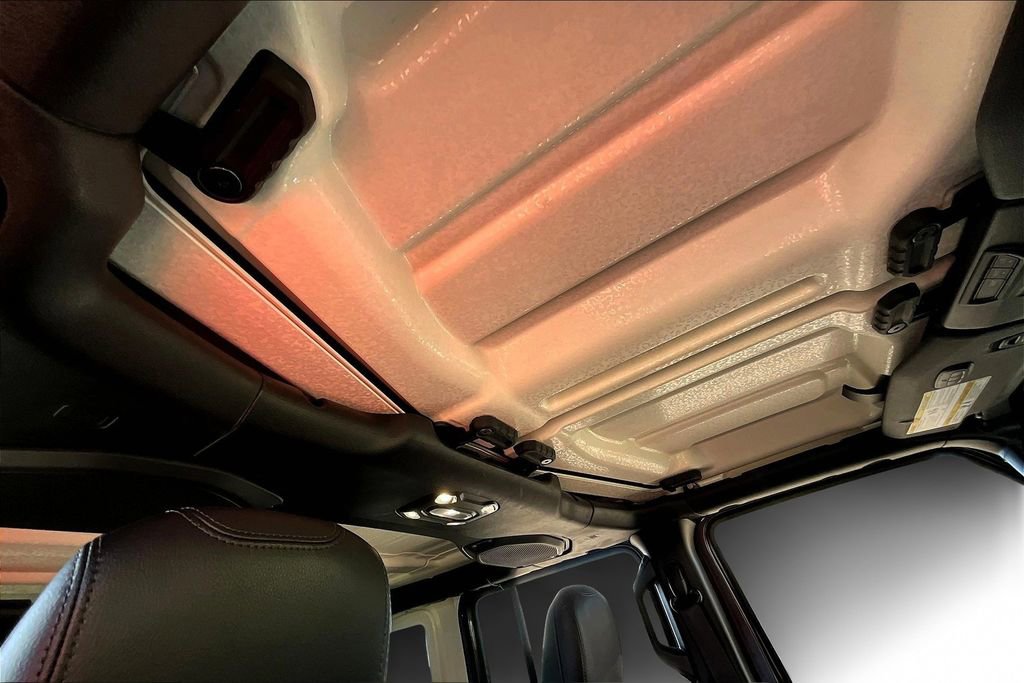 Used 2021 Jeep Wrangler Unlimited Sahara w/ Cold Weather Group image 28