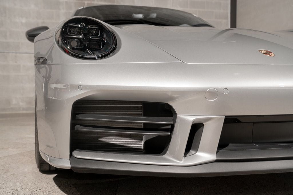 Used 2025 Porsche 911 Carrera T RWD image 11