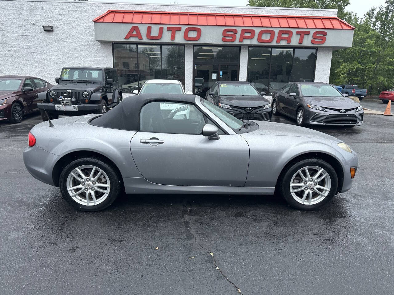Used 2009 MAZDA MX-5 Miata Sport w/ Convenience Pkg RWD image 4