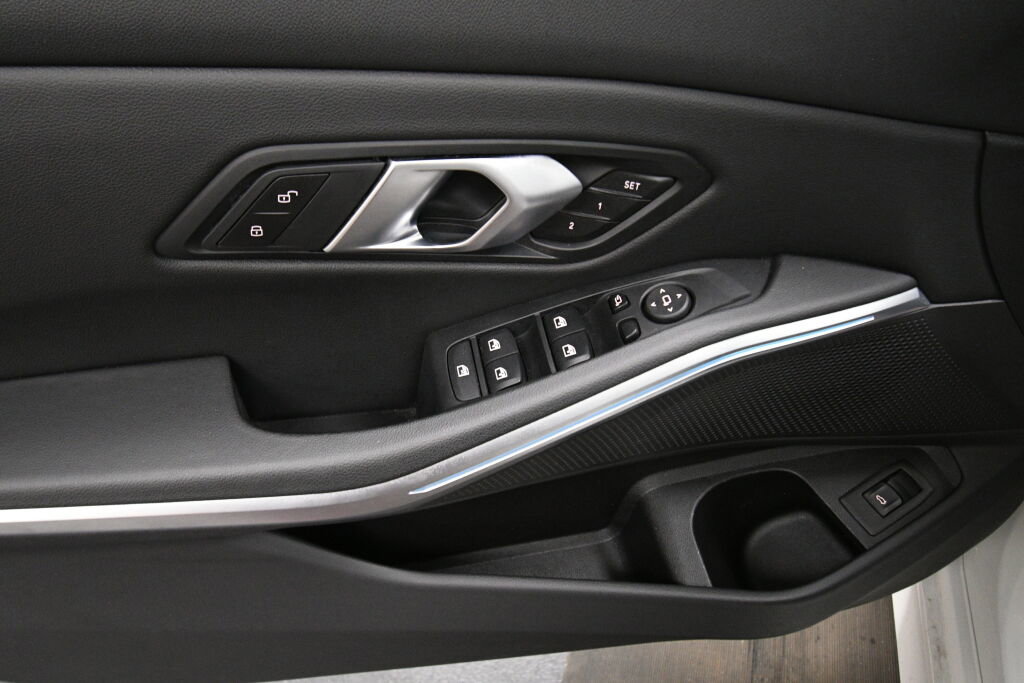 Used 2025 BMW 330i xDrive Sedan image 11