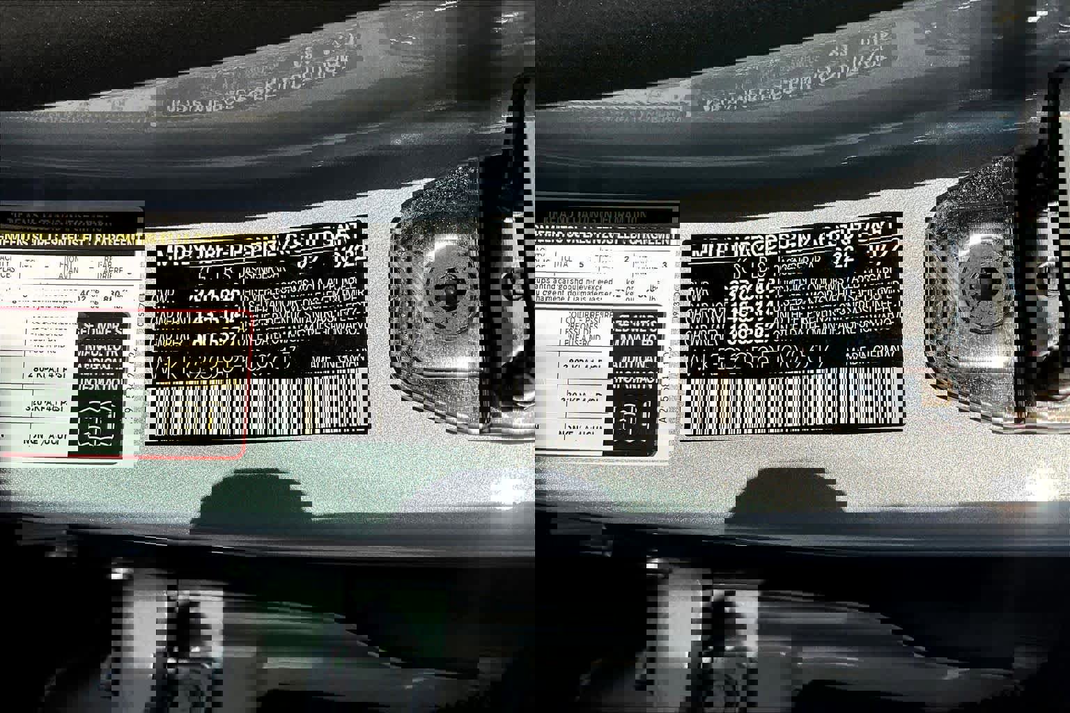 Used 2023 Mercedes-Benz EQE 500 4MATIC Sedan w/ Exclusive Trim Package image 31