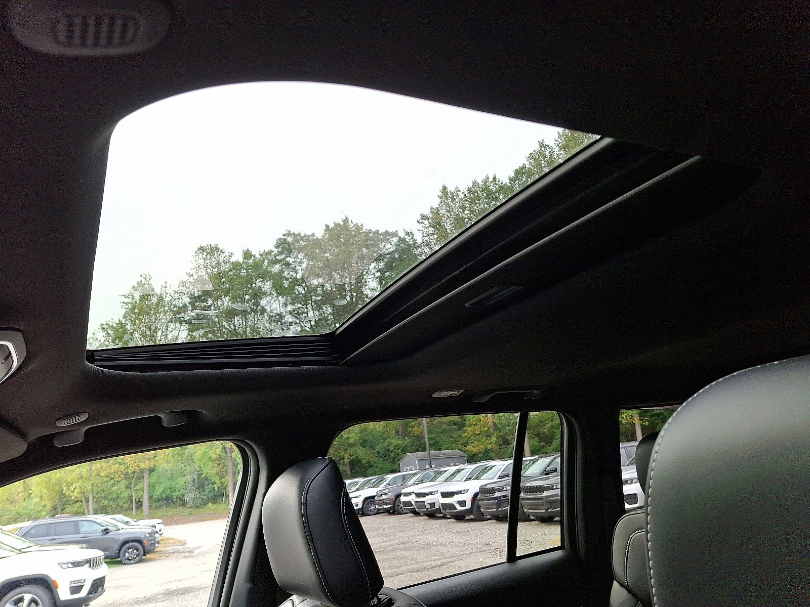 New 2025 Jeep Grand Cherokee Altitude image 8