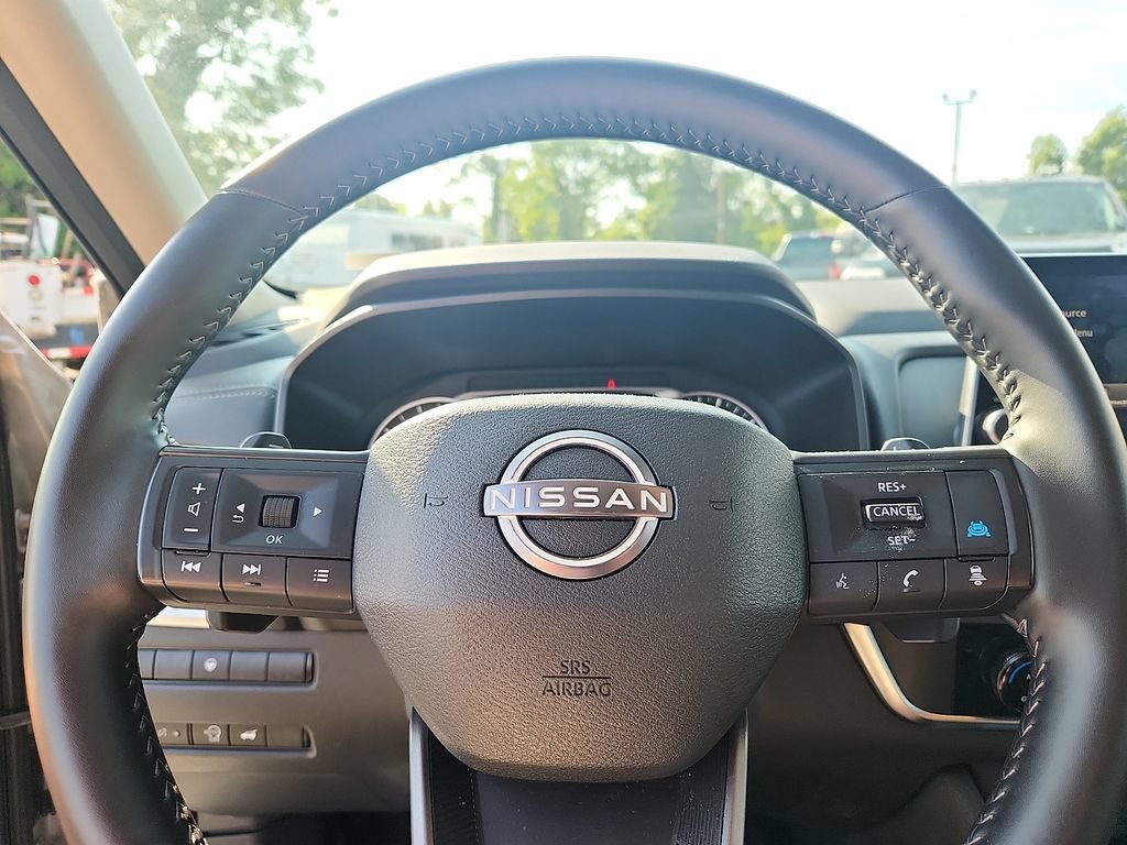 Used 2025 Nissan Rogue SV FWD image 18