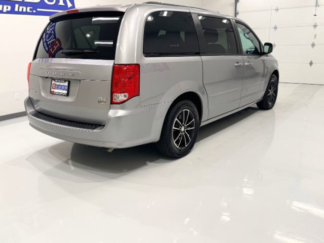 Used 2016 Dodge Grand Caravan R/T image 11