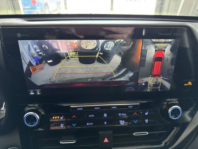 Used 2020 Toyota Highlander Limited image 15